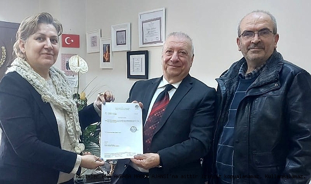 Kamil Bulut Mazbatasını Aldı, Seçim Kurulu Başkanı Hakim Fatma İstanbullu'yaTeşekkür Etti